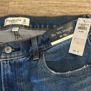 Abercrombie & Fitch Curve Love 90’s Straight Mid-Rise Jeans